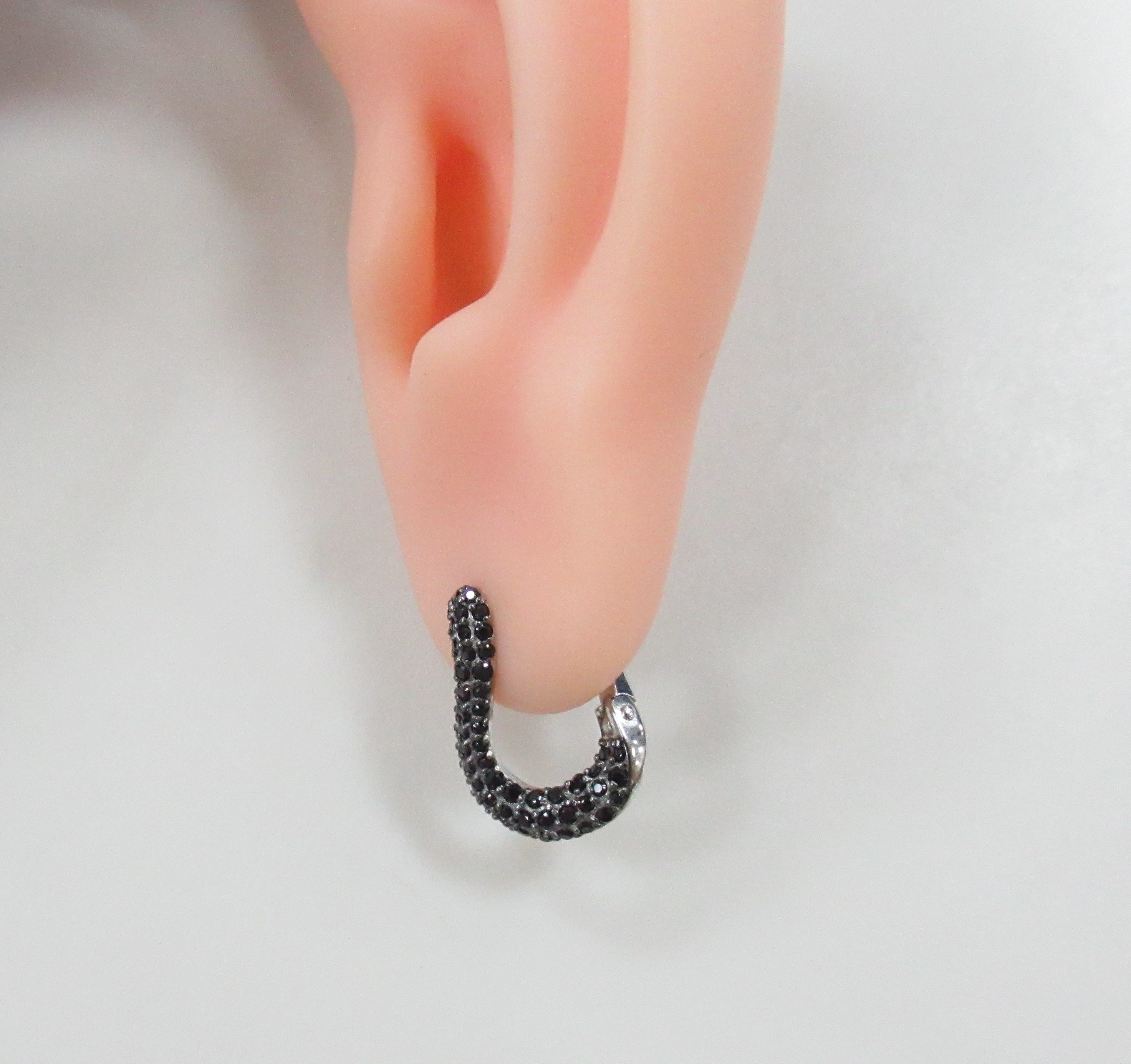 Серебряные серьги со шпинелью